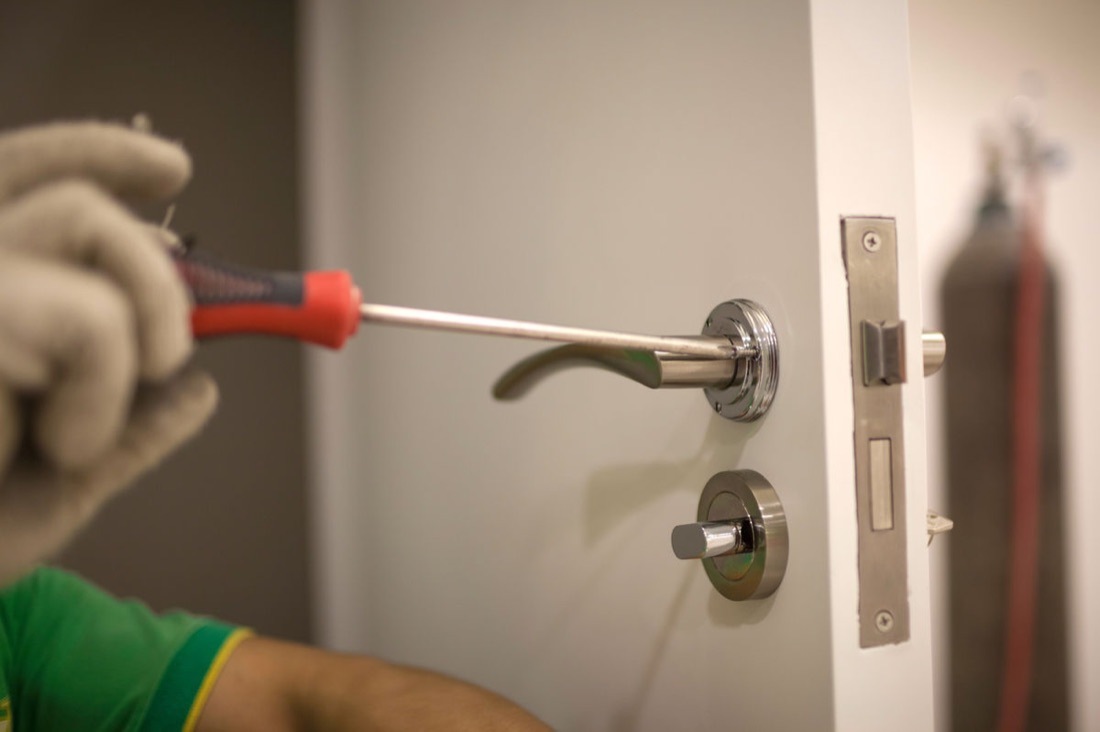 Fitting a door lock